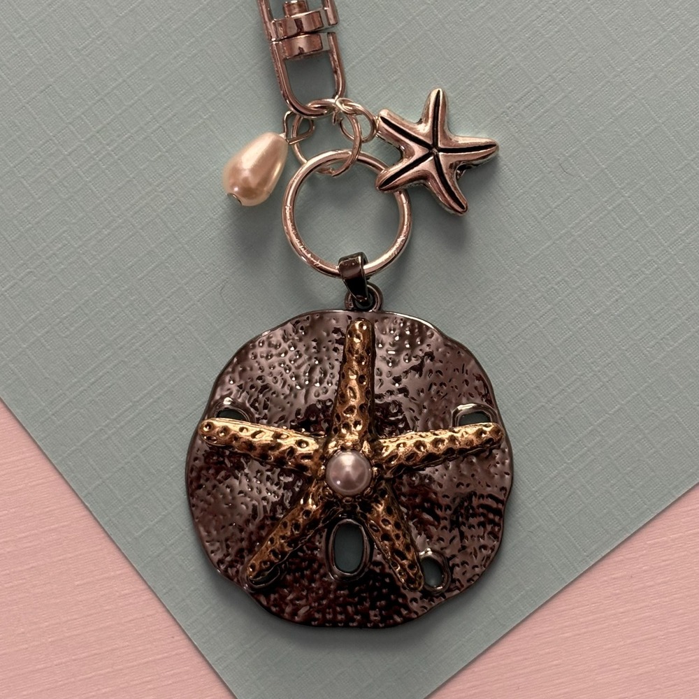 Coastal Sand‎ Dollar Starfish Pearl Accent Purse Charm Keychain Bag Accessory - Picture 2 of 3